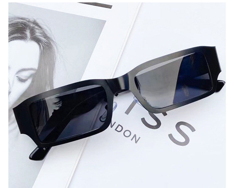 black-frame-gray-piece